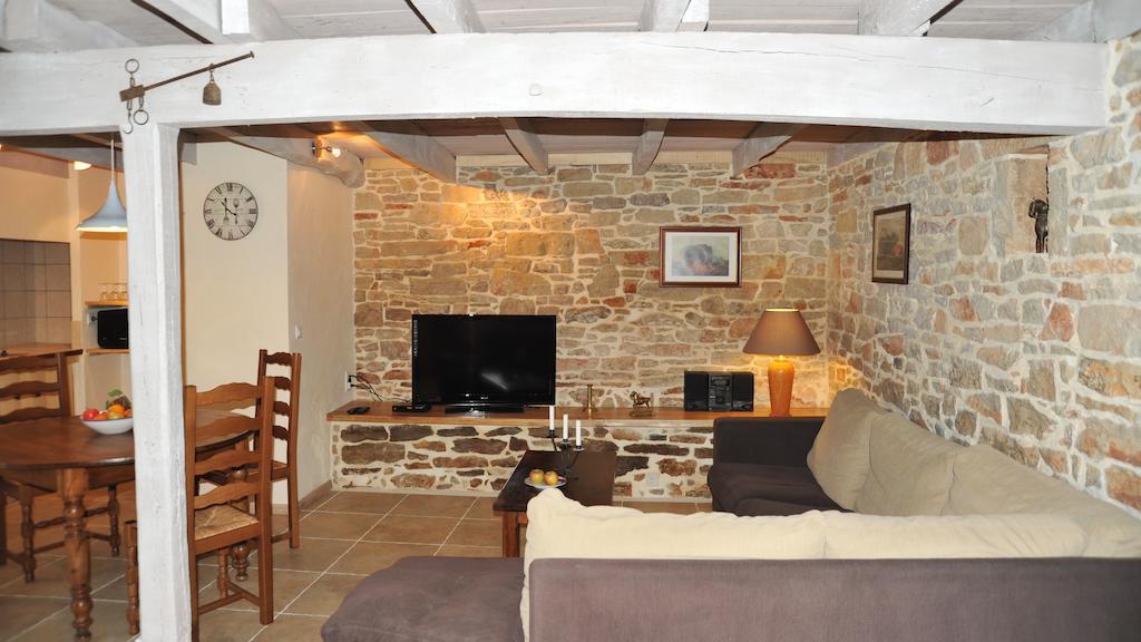 Gites De Combarel Corn Room photo